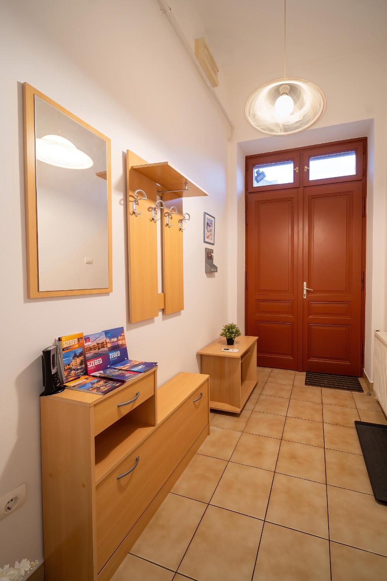Tomka Apartman Szeged Exterior foto