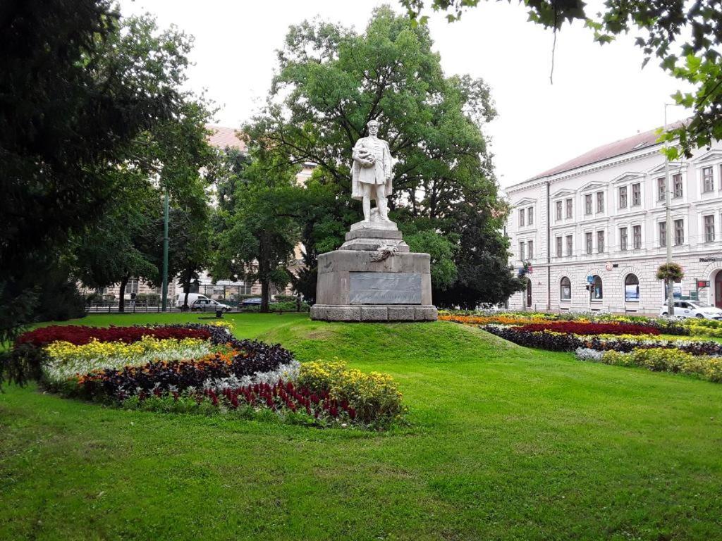 Tomka Apartman Szeged Exterior foto