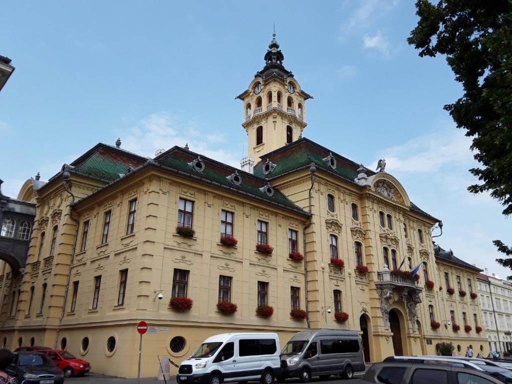 Tomka Apartman Szeged Exterior foto